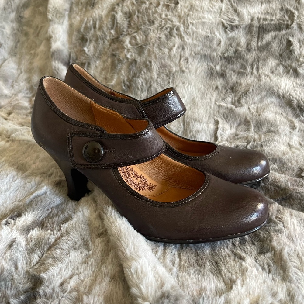 Söft kitten heel mules. Size 8 1/2
